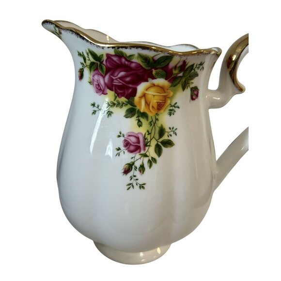 Royal Albert Old Country Roses Bone China Pitcher With Gold Trim Floral Design M - Picture 2 of 5